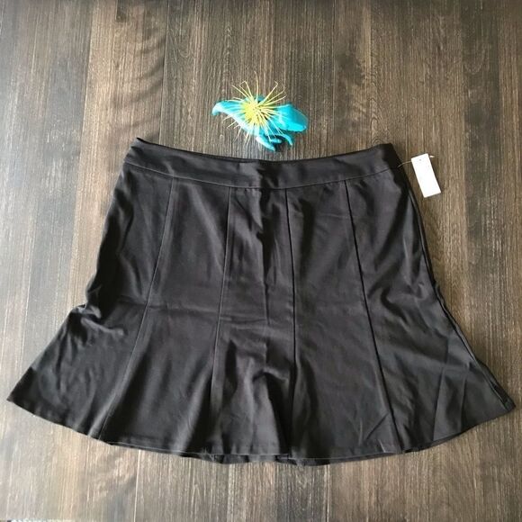 Short Black Trumpet Skirt - Picture 5 of 5